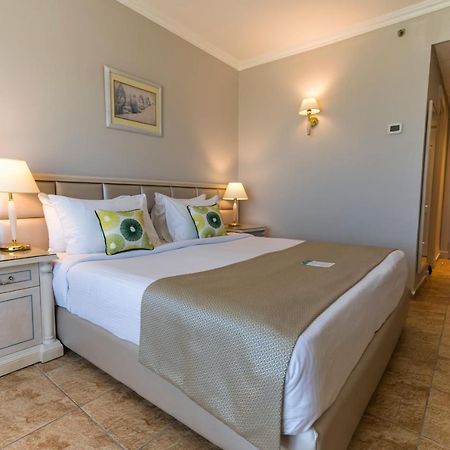 โรงแรมซันไรส์ อเล็กซ์ อเวนิว อเล็กซานเดรีย ภายนอก รูปภาพ A room at the hotel