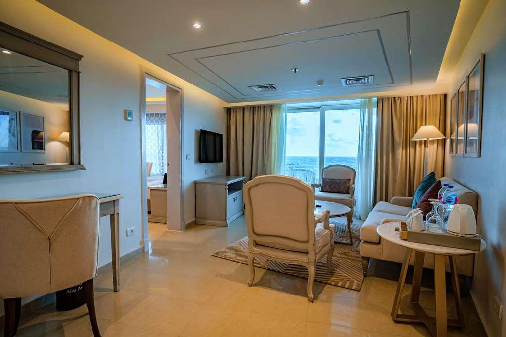 โรงแรมซันไรส์ อเล็กซ์ อเวนิว อเล็กซานเดรีย ห้อง รูปภาพ A suite at the hotel