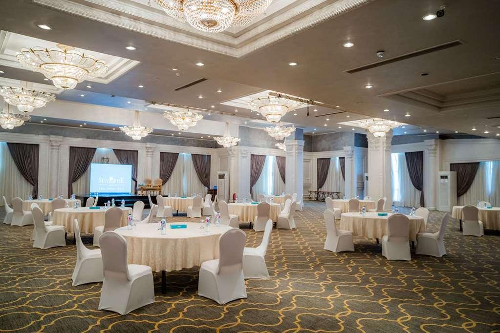 โรงแรมซันไรส์ อเล็กซ์ อเวนิว อเล็กซานเดรีย สิ่งอำนวยความสะดวก รูปภาพ The ballroom of the hotel